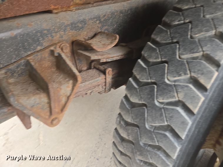 image for item DW1869 2010 International 7400 dump truck