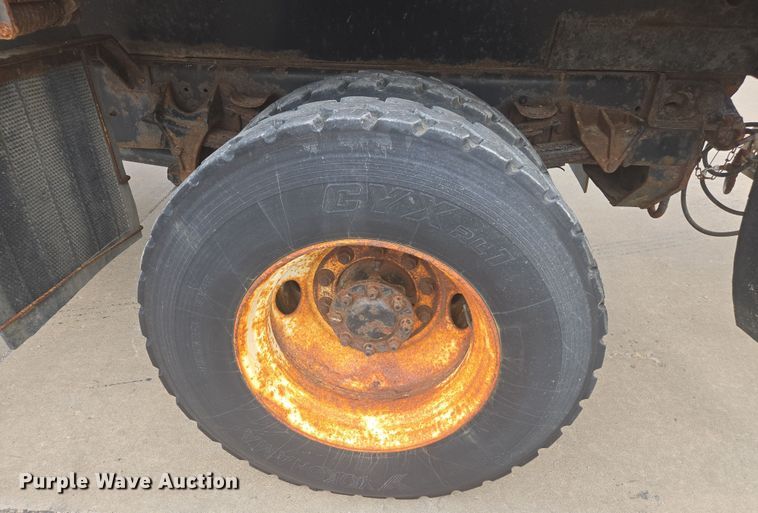 image for item DW1869 2010 International 7400 dump truck