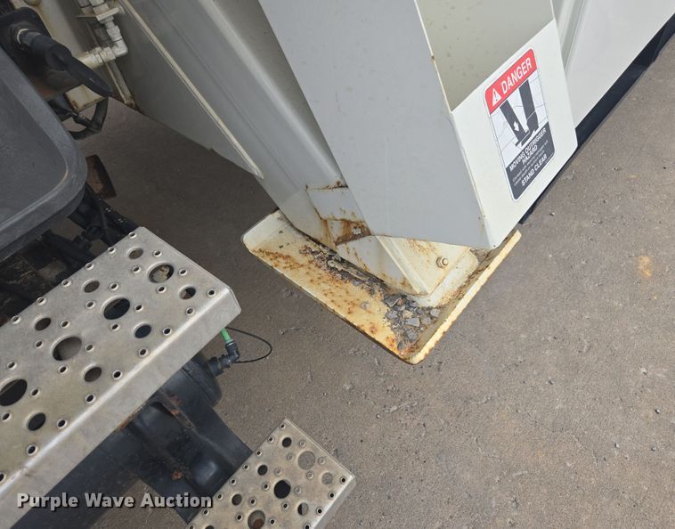 image for item DW1870 2007 Freightliner M2 106 bucket truck