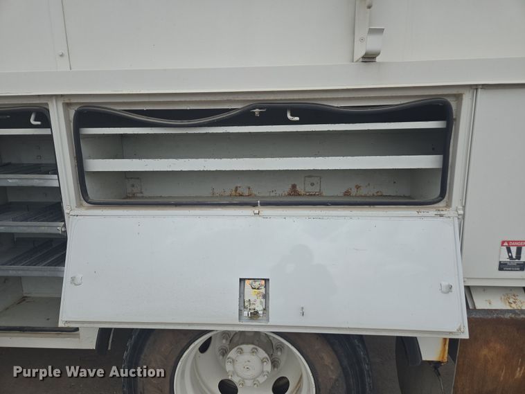 image for item DW1870 2007 Freightliner M2 106 bucket truck