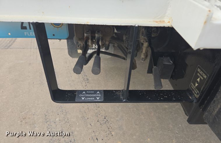 image for item DW1870 2007 Freightliner M2 106 bucket truck