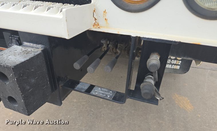 image for item DW1870 2007 Freightliner M2 106 bucket truck