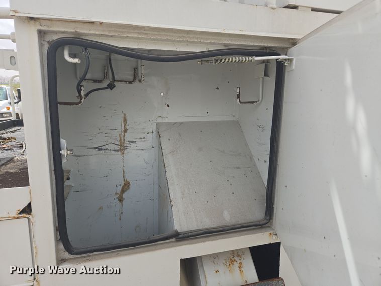 image for item DW1870 2007 Freightliner M2 106 bucket truck