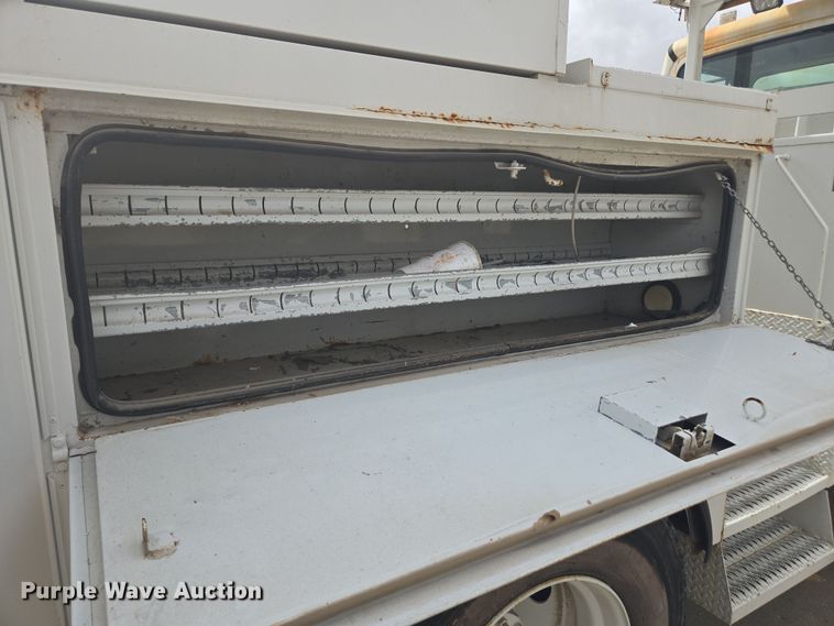 image for item DW1870 2007 Freightliner M2 106 bucket truck