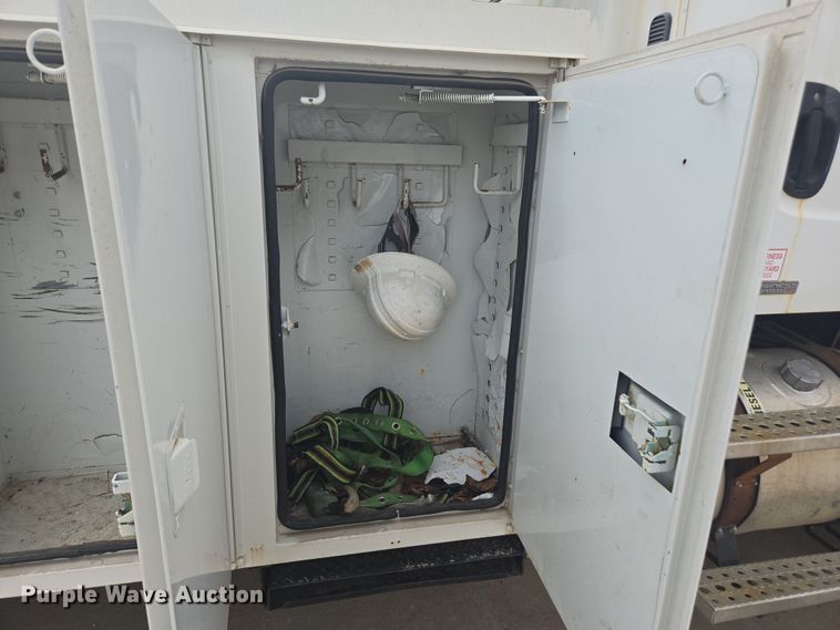 image for item DW1870 2007 Freightliner M2 106 bucket truck