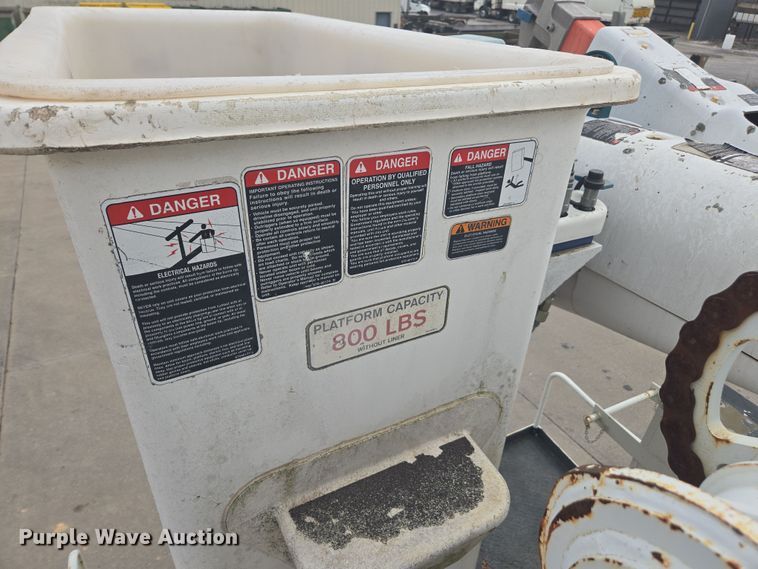 image for item DW1870 2007 Freightliner M2 106 bucket truck