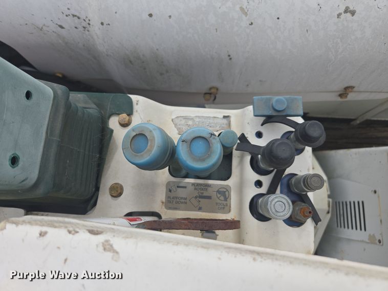 image for item DW1870 2007 Freightliner M2 106 bucket truck