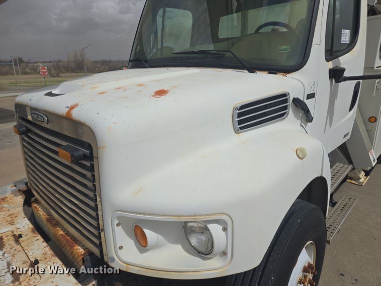 image for item DW1870 2007 Freightliner M2 106 bucket truck