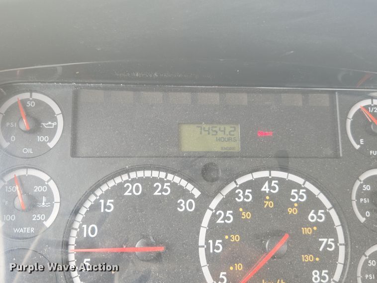 image for item DW1870 2007 Freightliner M2 106 bucket truck