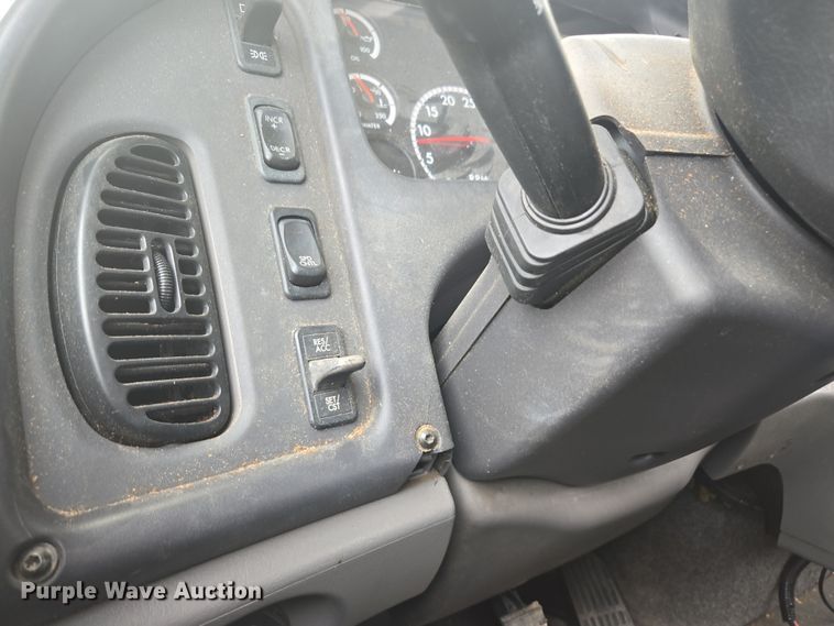 image for item DW1870 2007 Freightliner M2 106 bucket truck