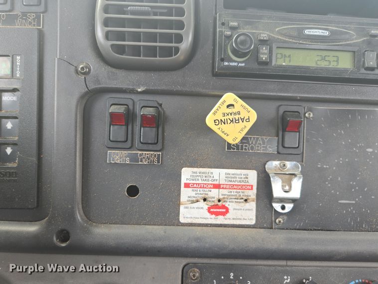 image for item DW1870 2007 Freightliner M2 106 bucket truck