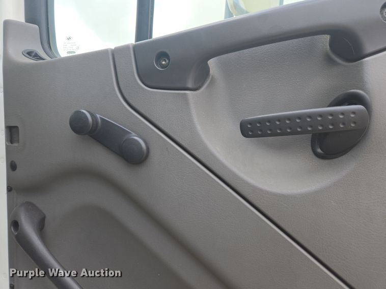 image for item DW1870 2007 Freightliner M2 106 bucket truck