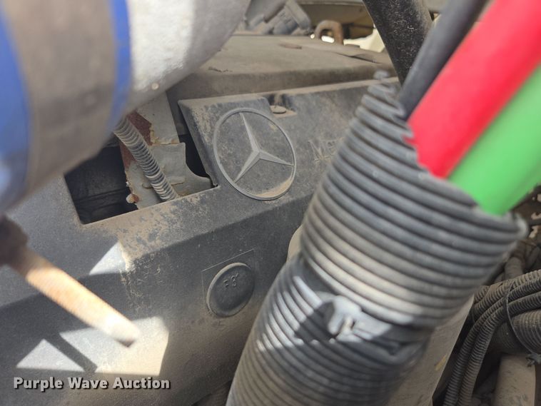 image for item DW1870 2007 Freightliner M2 106 bucket truck