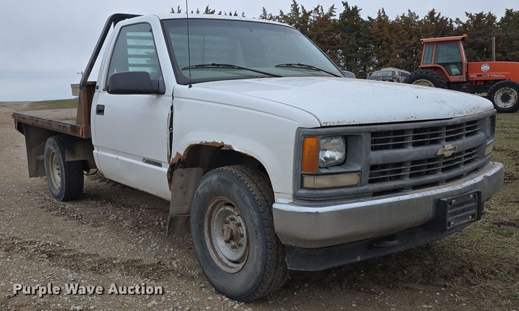 image for item DW3235 1998 Chevrolet C2500 flatbed pickup truck