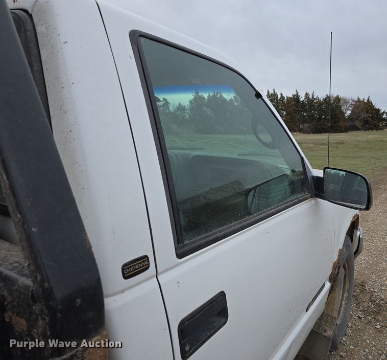 image for item DW3235 1998 Chevrolet C2500 flatbed pickup truck