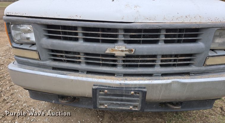 image for item DW3235 1998 Chevrolet C2500 flatbed pickup truck