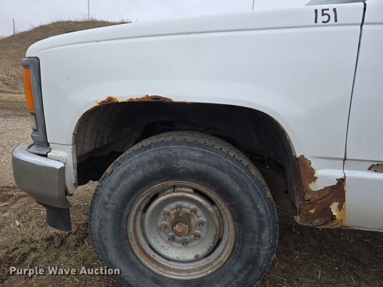 image for item DW3235 1998 Chevrolet C2500 flatbed pickup truck