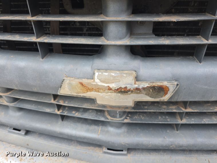 image for item DW3235 1998 Chevrolet C2500 flatbed pickup truck