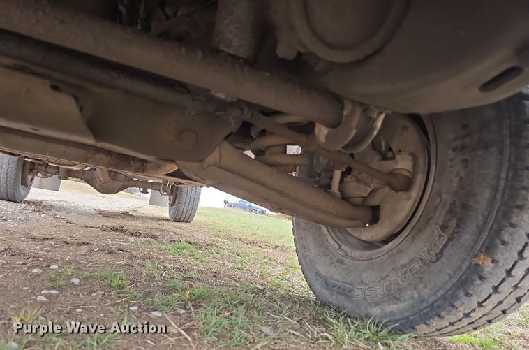 image for item DW3235 1998 Chevrolet C2500 flatbed pickup truck