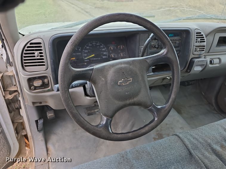 image for item DW3235 1998 Chevrolet C2500 flatbed pickup truck