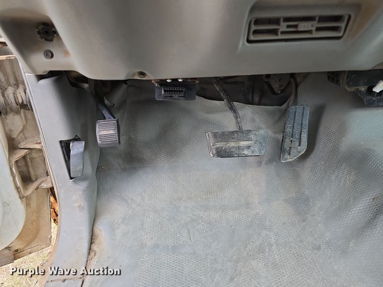 image for item DW3235 1998 Chevrolet C2500 flatbed pickup truck