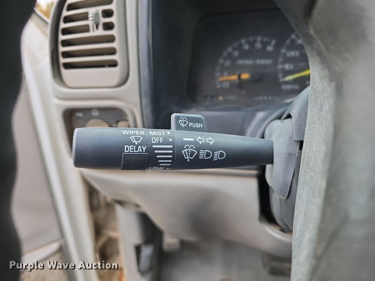 image for item DW3235 1998 Chevrolet C2500 flatbed pickup truck