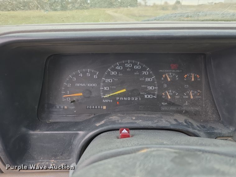 image for item DW3235 1998 Chevrolet C2500 flatbed pickup truck