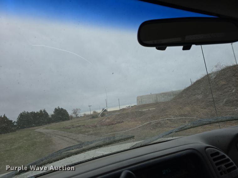 image for item DW3235 1998 Chevrolet C2500 flatbed pickup truck