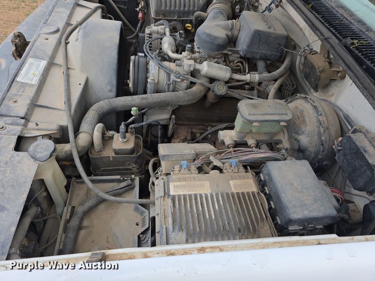 image for item DW3235 1998 Chevrolet C2500 flatbed pickup truck