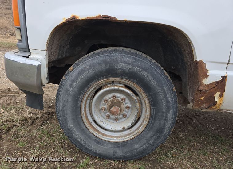 image for item DW3235 1998 Chevrolet C2500 flatbed pickup truck