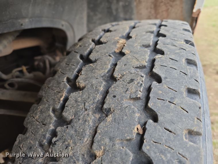 image for item DW3235 1998 Chevrolet C2500 flatbed pickup truck