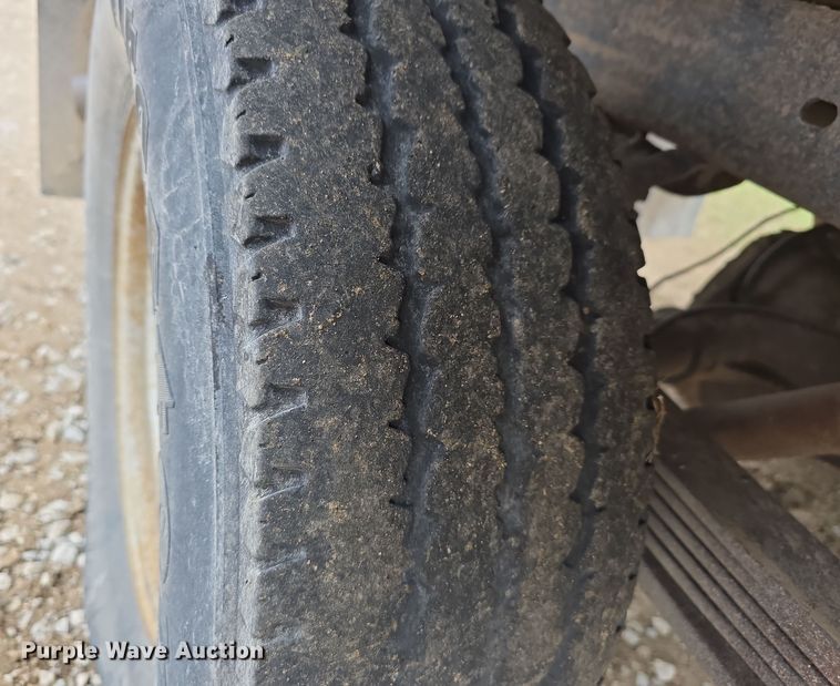 image for item DW3235 1998 Chevrolet C2500 flatbed pickup truck