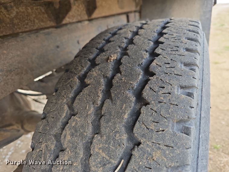 image for item DW3235 1998 Chevrolet C2500 flatbed pickup truck