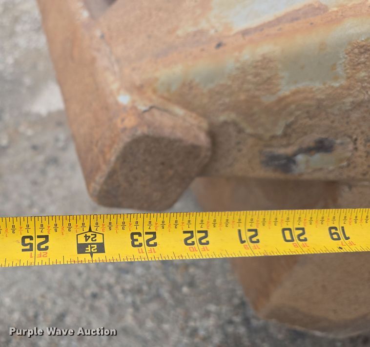 image for item DW3241 2016 Manac CPS bottom dump trailer