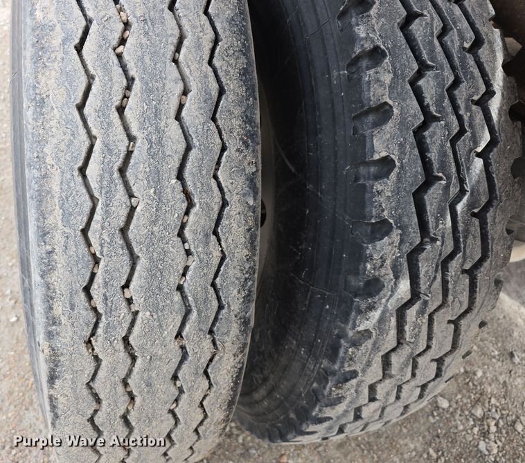 image for item DW3241 2016 Manac CPS bottom dump trailer