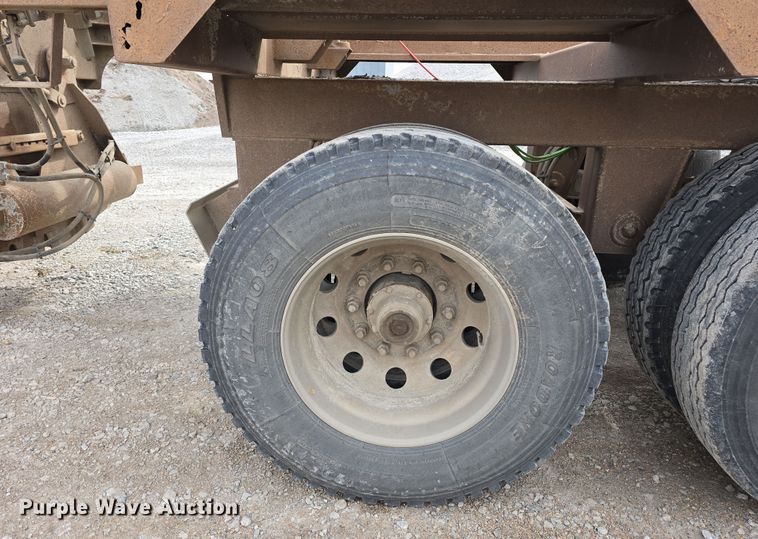 image for item DW3241 2016 Manac CPS bottom dump trailer