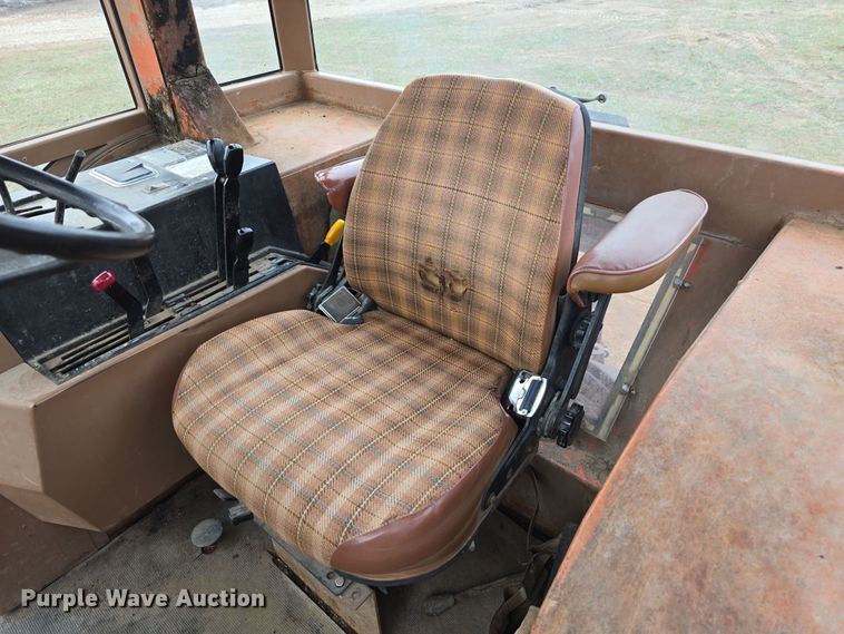 image for item DW3243 1985 Allis-Chalmers 8050 MFWD tractor