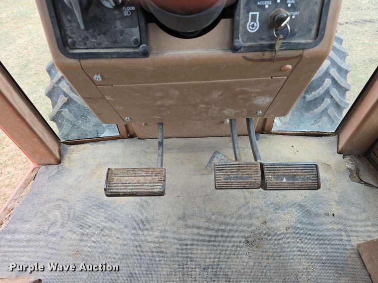 image for item DW3243 1985 Allis-Chalmers 8050 MFWD tractor