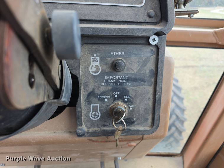 image for item DW3243 1985 Allis-Chalmers 8050 MFWD tractor