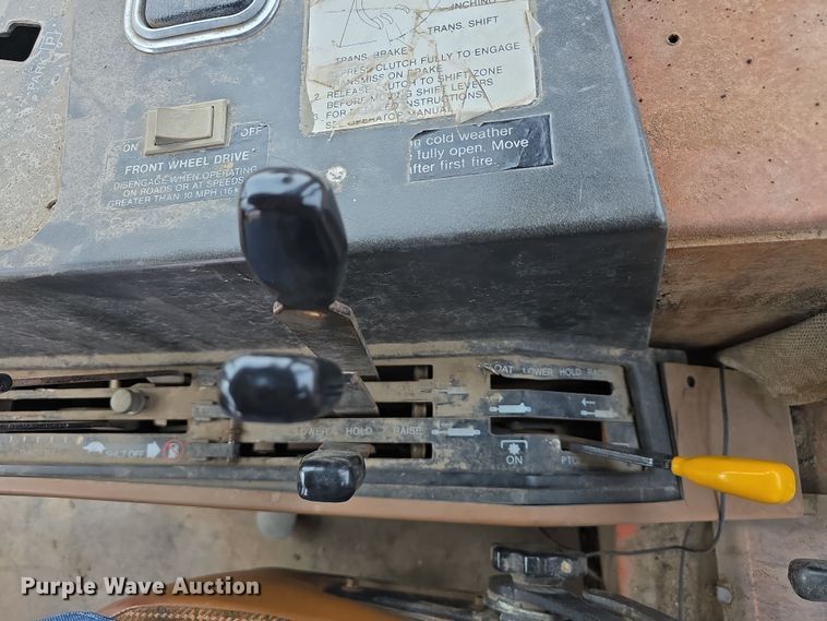 image for item DW3243 1985 Allis-Chalmers 8050 MFWD tractor