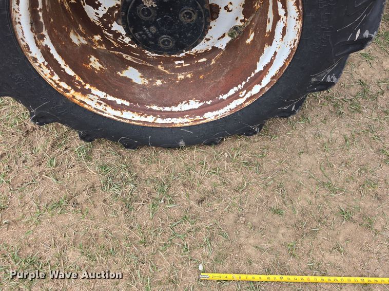 image for item DW3243 1985 Allis-Chalmers 8050 MFWD tractor