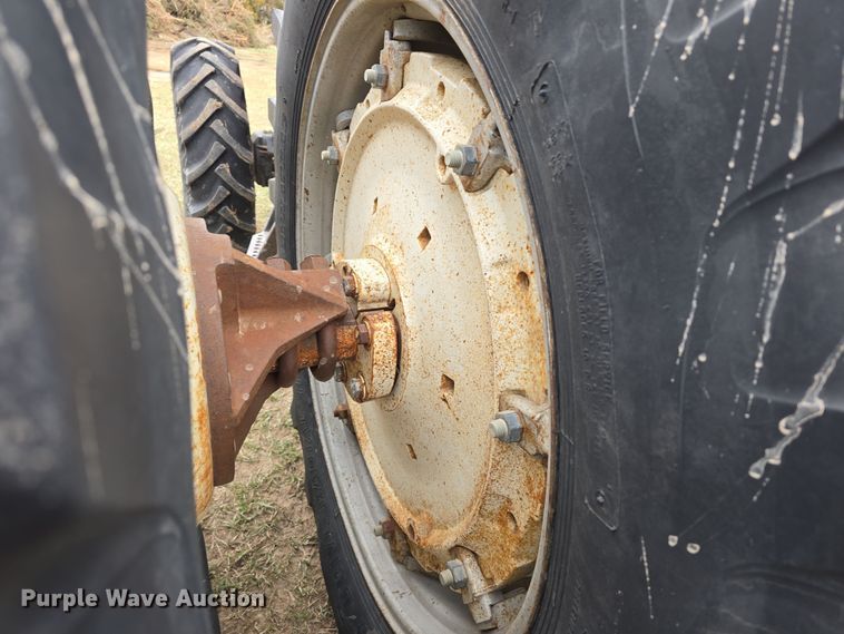 image for item DW3243 1985 Allis-Chalmers 8050 MFWD tractor
