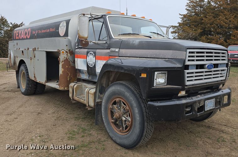 image for item DW3244 1985 Ford F800 fuel truck