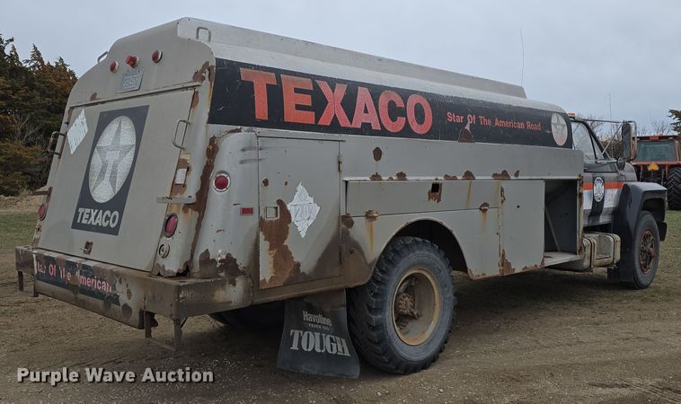 image for item DW3244 1985 Ford F800 fuel truck