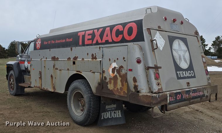 image for item DW3244 1985 Ford F800 fuel truck