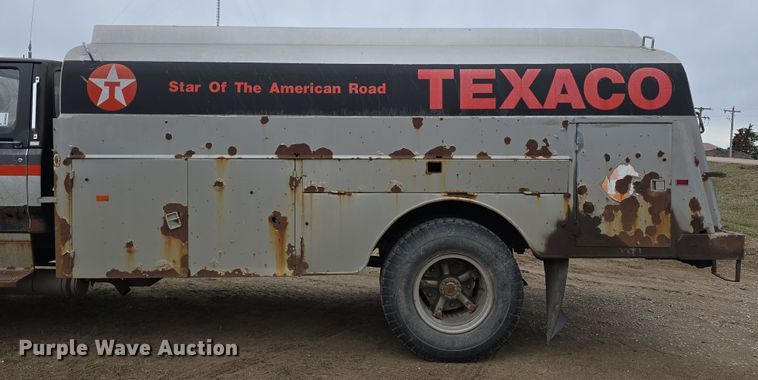 image for item DW3244 1985 Ford F800 fuel truck