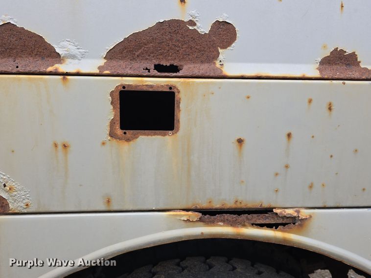 image for item DW3244 1985 Ford F800 fuel truck