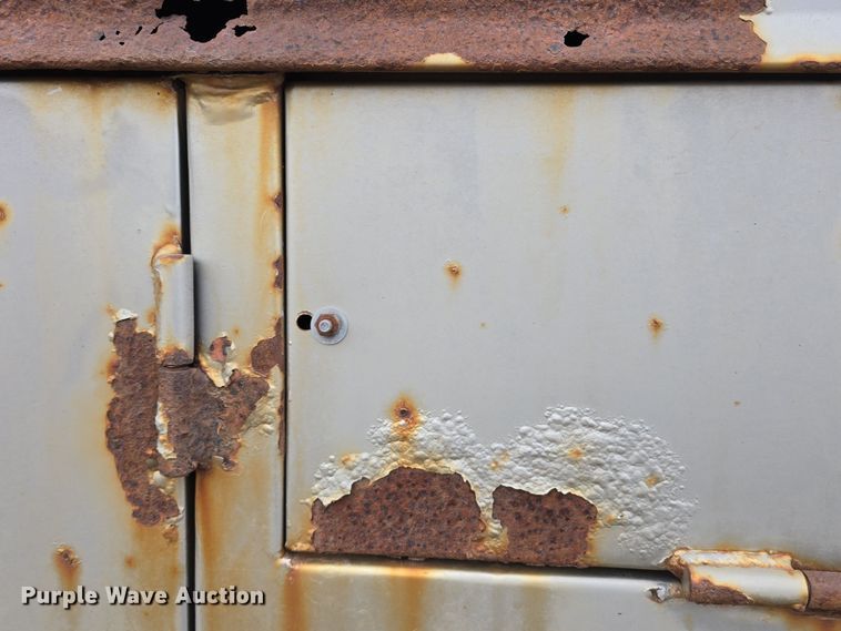 image for item DW3244 1985 Ford F800 fuel truck