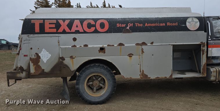 image for item DW3244 1985 Ford F800 fuel truck