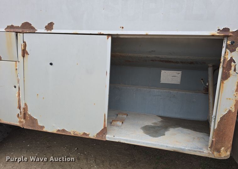 image for item DW3244 1985 Ford F800 fuel truck